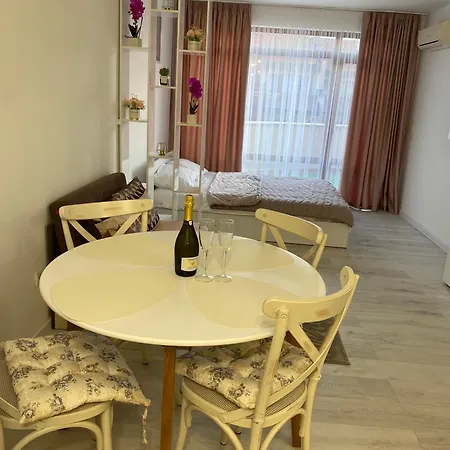 Apartment студія в комплексі морський фар *